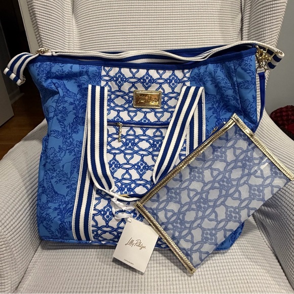 Lilly Pulitzer Handbags - Lilly Pulitzer Blue Patterned cooler Tote with Striped Handles Pouch NWT Summer